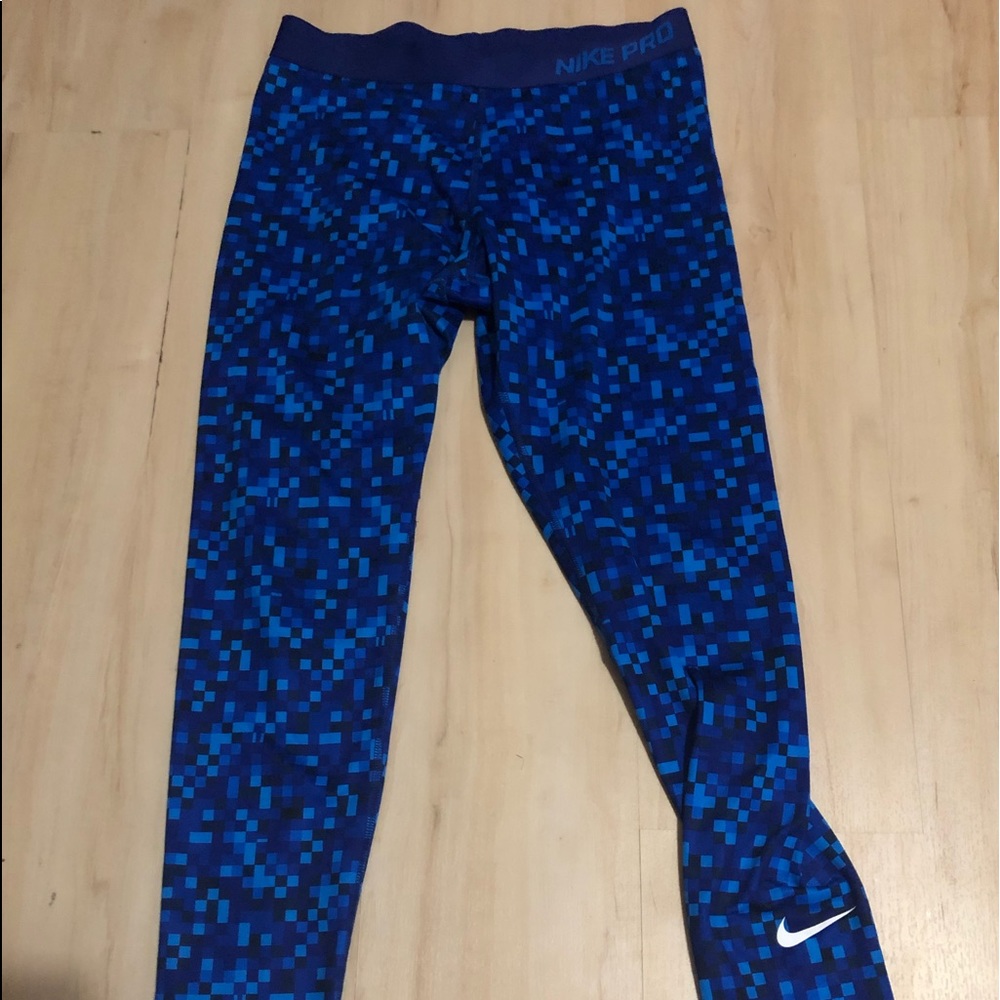 Nike leggings long comes down to ankle.💙💙💙